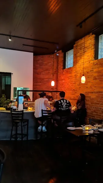 Dining ambiance of restaurant Poké Sushi 4