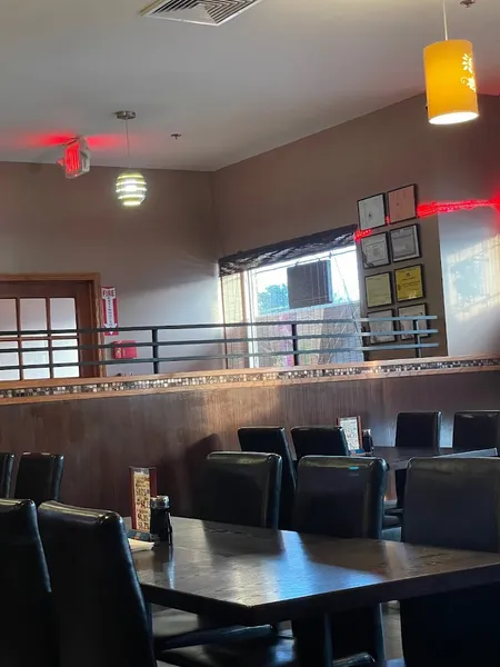 Dining ambiance of restaurant SUMO Japanese Sushi And Hibachi 2