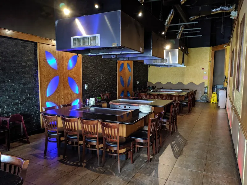 Dining ambiance of restaurant Kobe Japanese Steakhouse & Sushi Bar 3