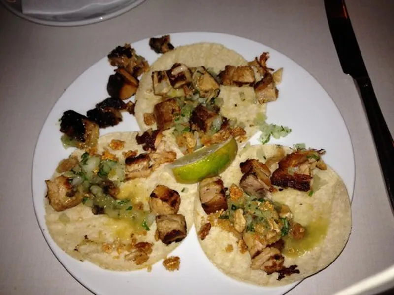 Tacos de Carnitas Bodega Negra