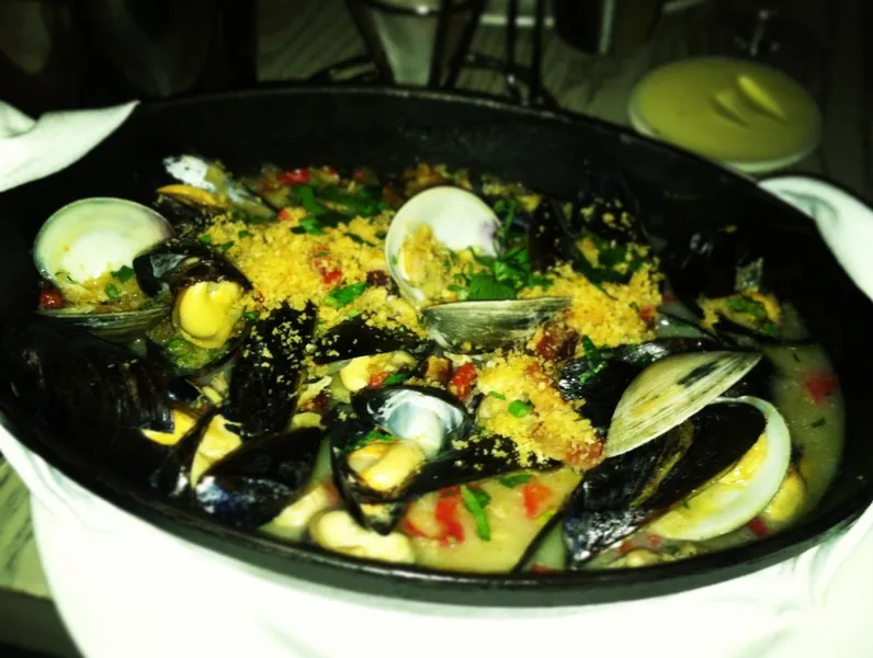 Littleneck Clams Flex Mussels