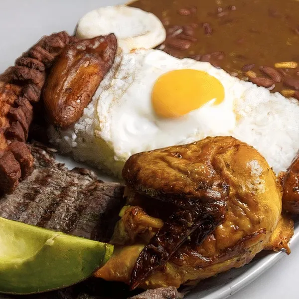 Bandeja Paisa La Pequeña Colombia