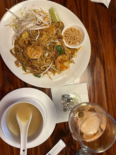 Pad Thai Sachi Asian Bistro