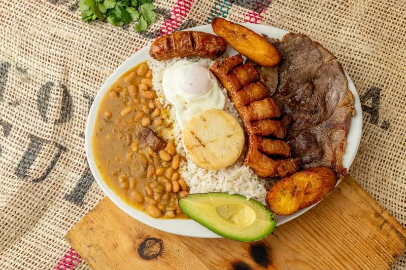 Bandeja Paisa Mis Tierras Colombianas