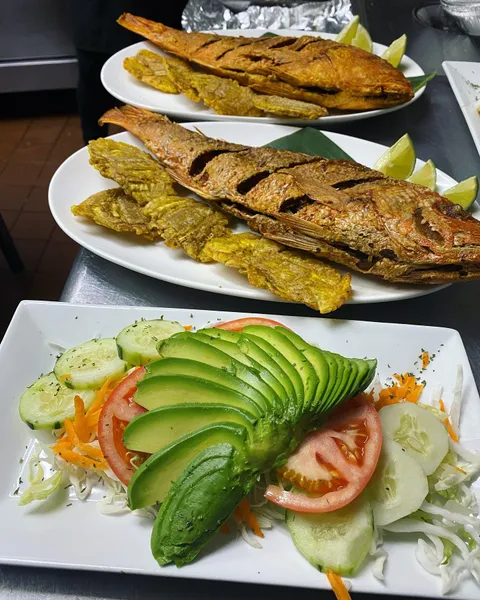 Pescado Frito Paraiso Colombiano