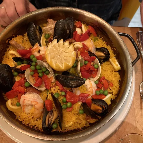 Paella Valenciana Spanglish NYC