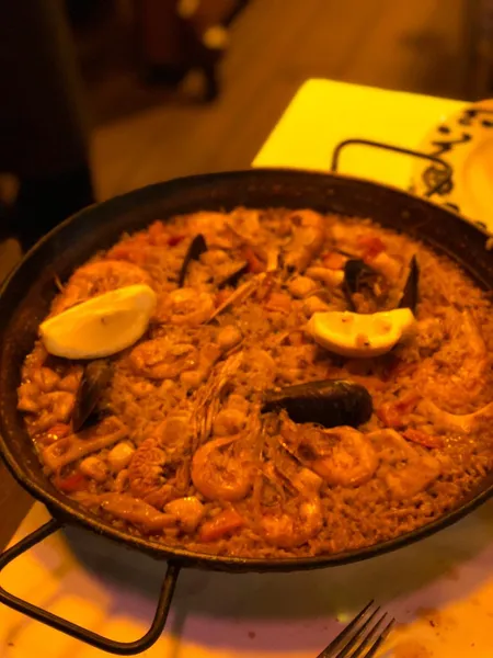 Paella Valenciana La Fonda