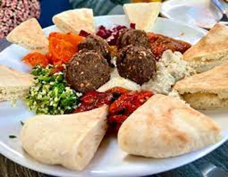 Falafel Plate Mémé Mediterranean