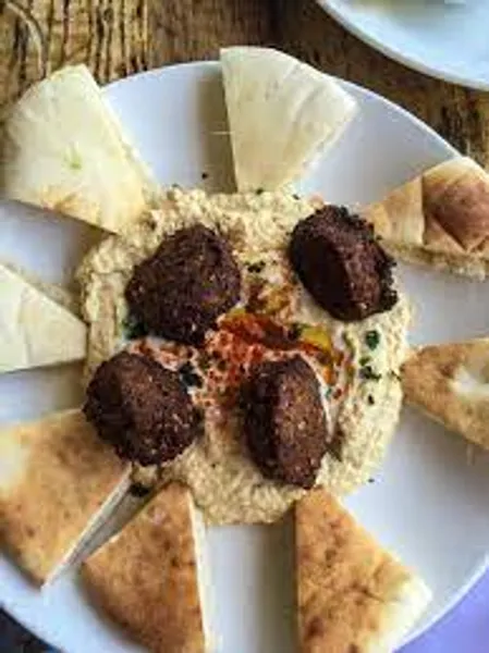 Hummus with Pita Mémé Mediterranean