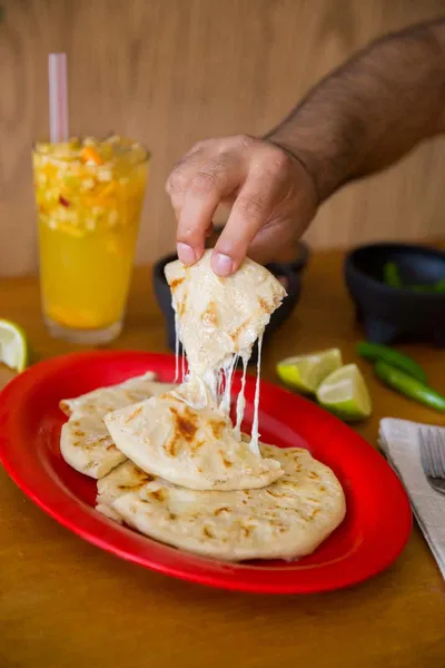 Pupusa de Queso Pupuseria Salvadoreña