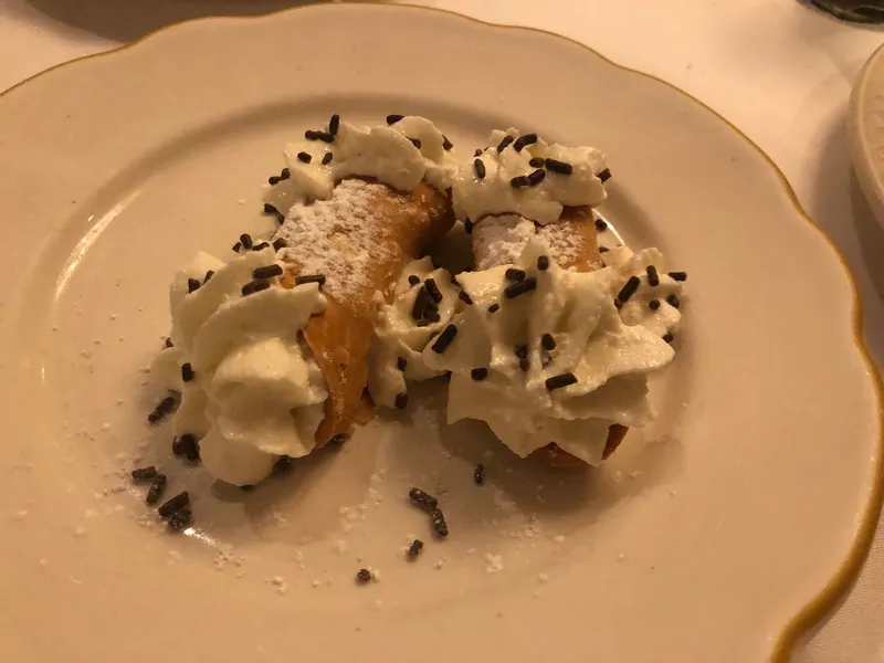 Cannoli Patsy's Italian Restaurant