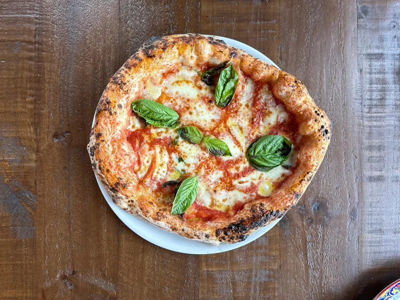 Margherita Pizza Santa Salsa