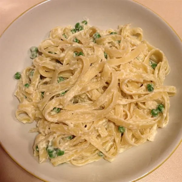 Fettuccine Alfredo Santa Salsa