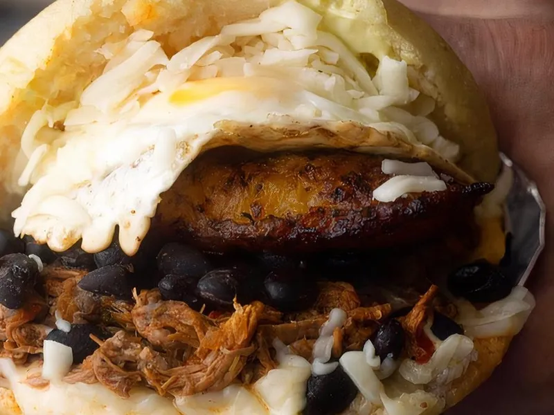 Pabellon Crunchy Arepa Caraotas