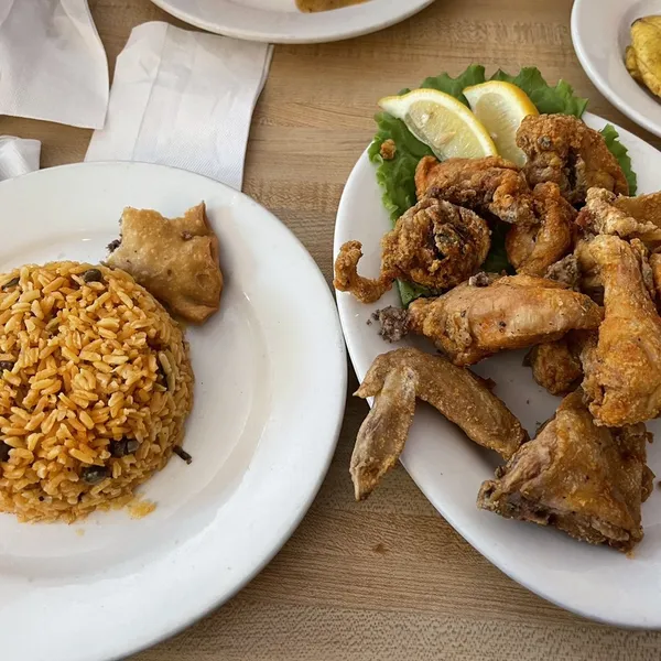 Arroz con Gandules La Isla Cuchifrito