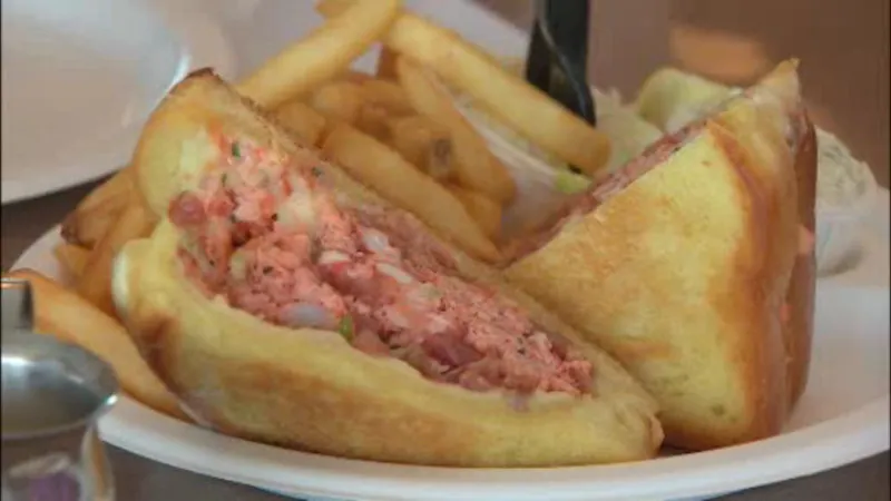 Lobster Roll Peter's Clam Bar