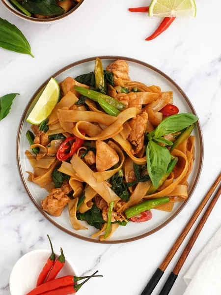 Drunken Noodles Sticky Rice