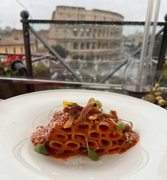 Bucatini all'Amatriciana Gottino Enoteca e Salumeria