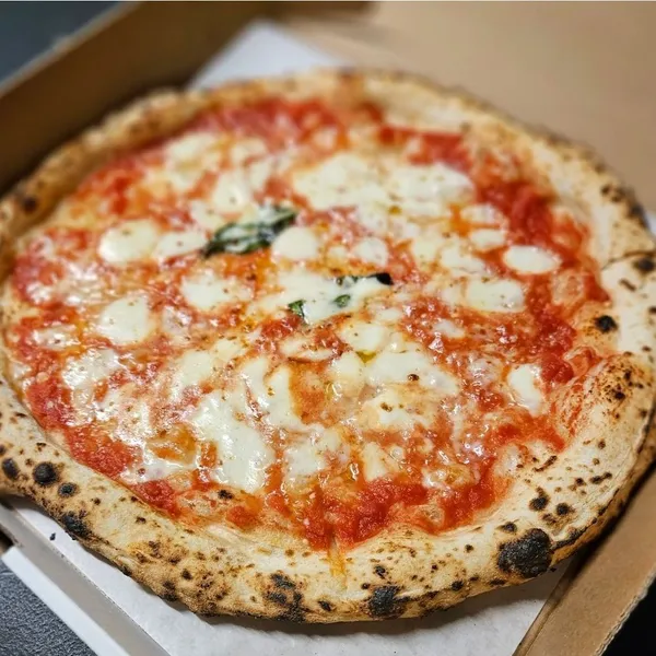 Margherita Pizza Gottino Enoteca e Salumeria