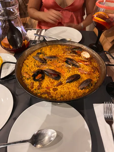 Paella Valenciana La Verdad Cafe