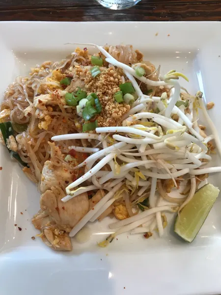 Pad Thai Rin Thai Bistro