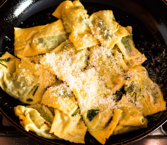 Ravioli di Spinaci Luna's Kitchen & Bar