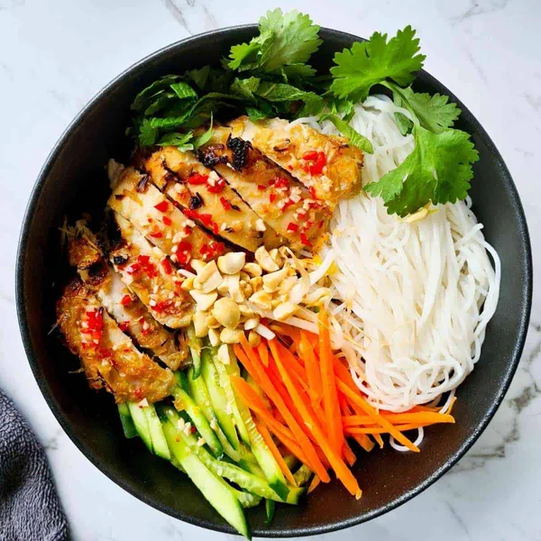 Vermicelli Bowl with Lemongrass Chicken Hanco's