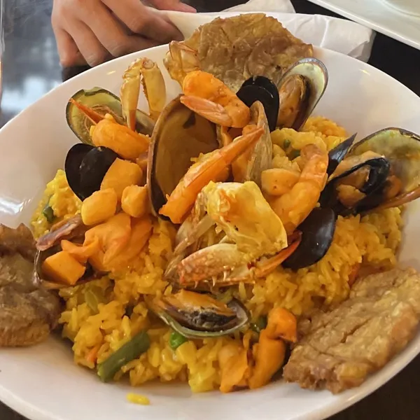 Paella Valenciana El Rinconcito de los Sabores