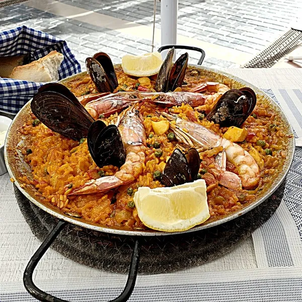 Paella Valenciana Puerto Viejo