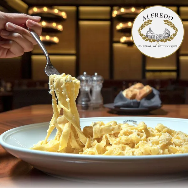 Fettuccine Alfredo Viaroma Restaurant