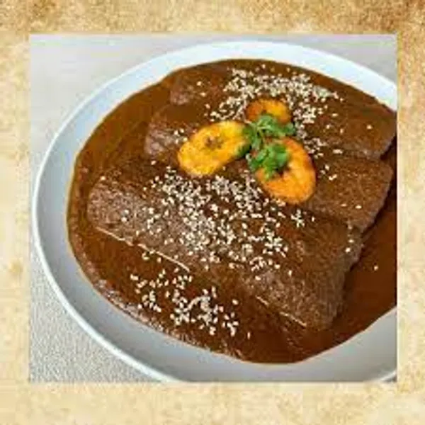 Enchiladas de Mole Poblano Mictlan México