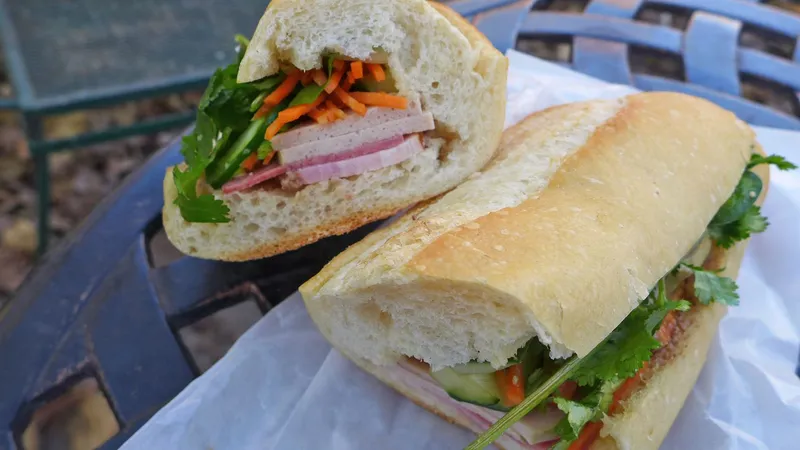 Pho Banh Mi Co Ut