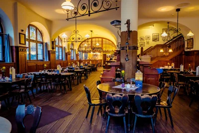 Weisses Bräuhaus im Tal