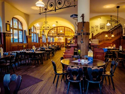 Weisses Bräuhaus im Tal