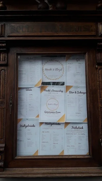 menu 1 of Mucki & Floyd