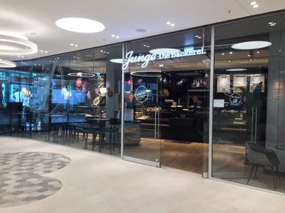 Junge Die Bäckerei. Alte Elbgaustr.