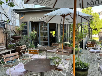 T1 Bistro & Café