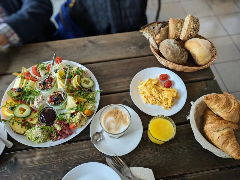menu 2 of Avi - Kaffee & Proviant
