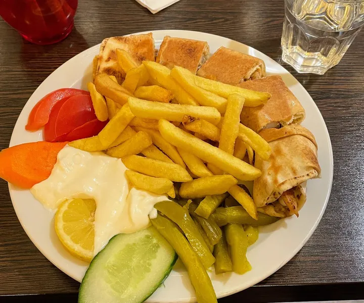 menu 2 of L'Amira Steindamm