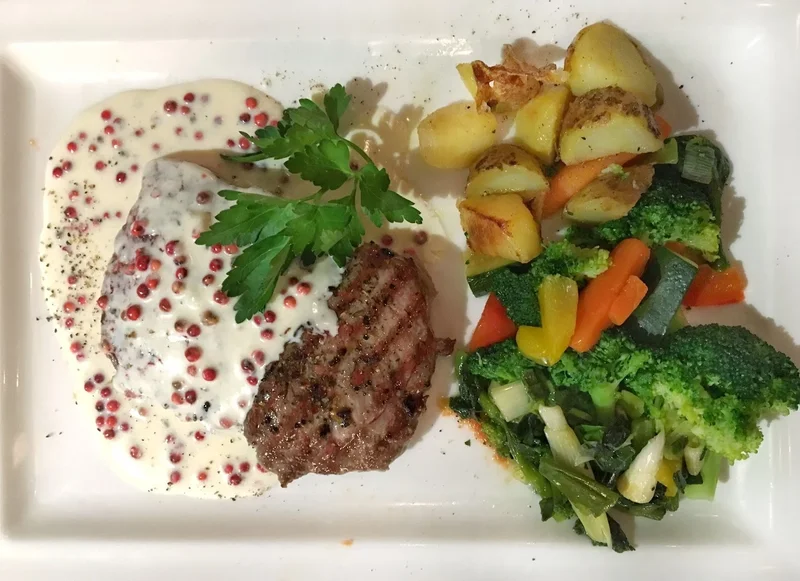 menu 1 of Coccinella Holzoffenpizza