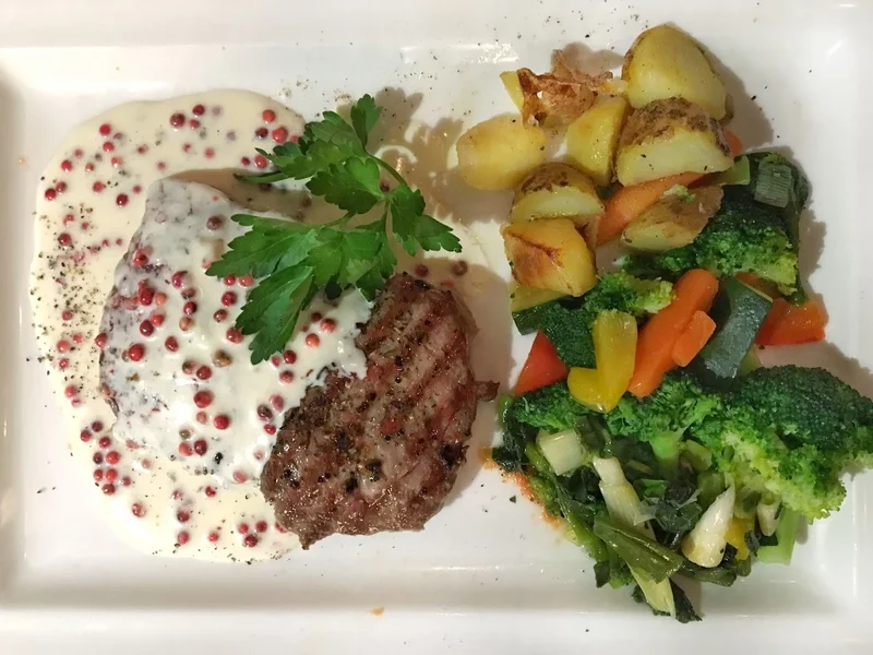 menu 1 of Coccinella Holzoffenpizza