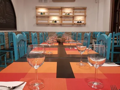 NIÑA BONITA CANTINA