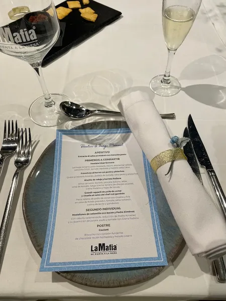 menu 0 of La Mafia se sienta a la mesa