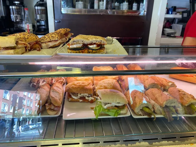 menu 1 of El Huevo Berria