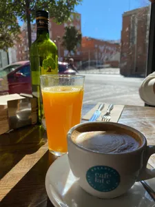 CAFÉ LATE