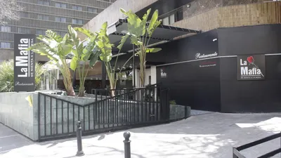 La Mafia se sienta a la mesa
