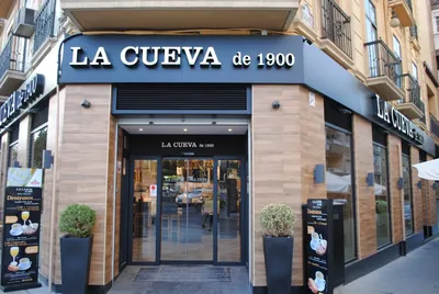La Cueva de 1900 / Caleta