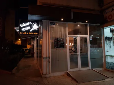 Sakura Sushi - Restaurante Japonés