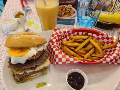 Holly's Diner