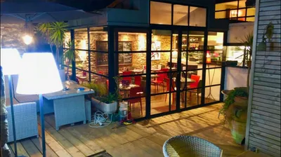 BAR SUR LES QUAIS